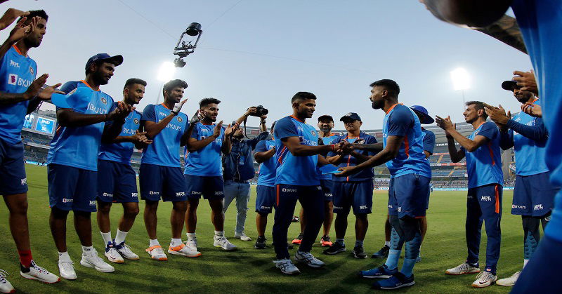 IND vs SL: पहले T20 में श्रीलंका ने जीता टाॅस, टीम इंडिया में दो स्टार प्लेयर का डेब्यू, जानें प्लेइंग 11
