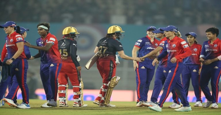 RCB vs DC: कप्तान स्मृति मंधाना की एक गलती पड़ी RCB को भारी, दिल्ली कैपिटल्स ने 60 रनों से दी करारी मात