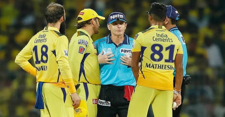 CSK vs GT: धोनी ने चली तगड़ी चाल, अंपायर से उलझ 5 मिनट के लिए रोक दिया मैच और चेन्नई को दिला दी जीत!