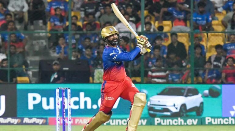 RCB Vs PBKS: दिनेश कार्तिक ने धमाकेदार प्रदर्शन के दम पर पलटा मैच और पंजाब के जबड़े से छीना हारा हुआ मैच