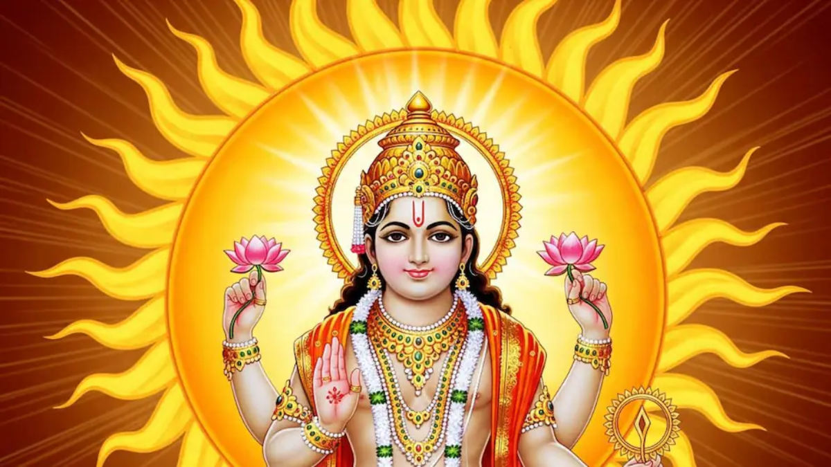 Surya Gochar 2026: शनि की राशि में सूर्य का प्रवेश, साल की शुरुआत में 4 राशियों को मिल सकता है धन लाभ